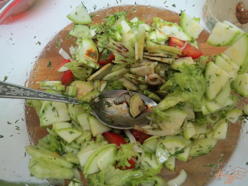 Фото приготовление рецепта: Салат из кабачков и капусты. шаг №10