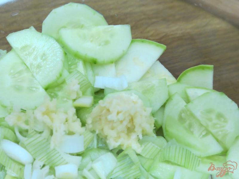 Фото приготовление рецепта: Салат из кабачков и капусты. шаг №6