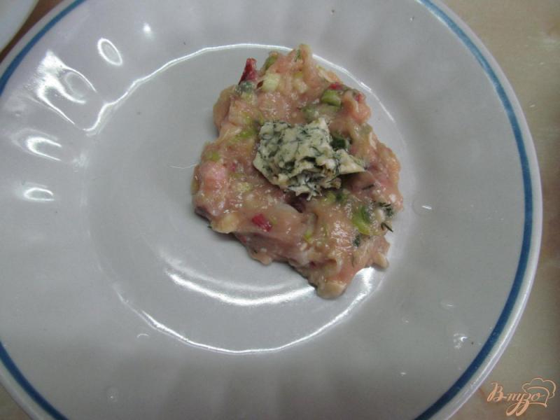 Фото приготовление рецепта: Котлеты с кабачком сыром и салями шаг №5