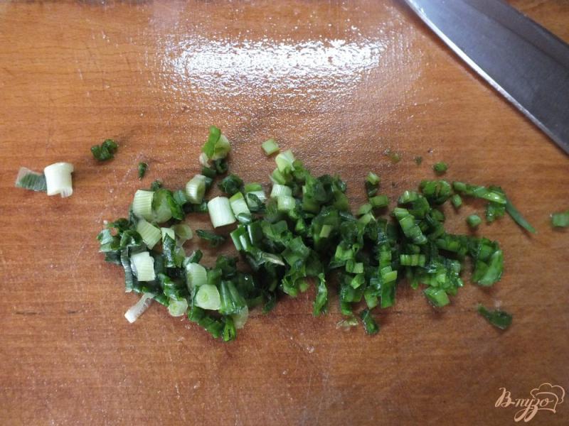 Фото приготовление рецепта: Салат с отварной печенью шаг №3