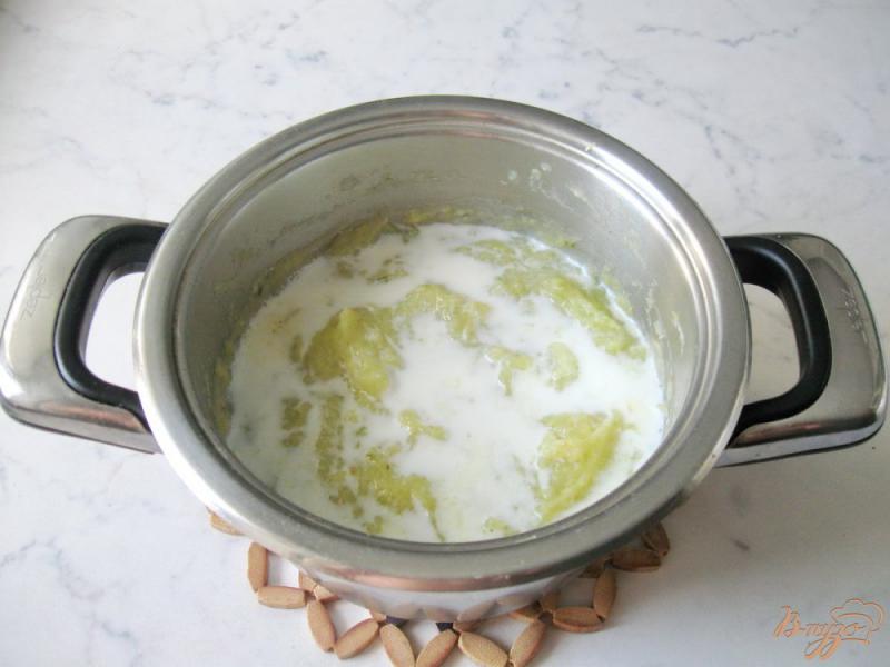Фото приготовление рецепта: Суп-пюре из пекинской капусты с сельдереем шаг №6