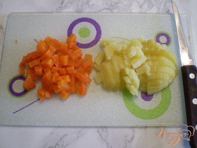 Фото приготовление рецепта: Салат с вареными грибами шаг №4