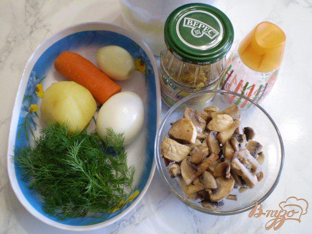 Фото приготовление рецепта: Салат с вареными грибами шаг №1