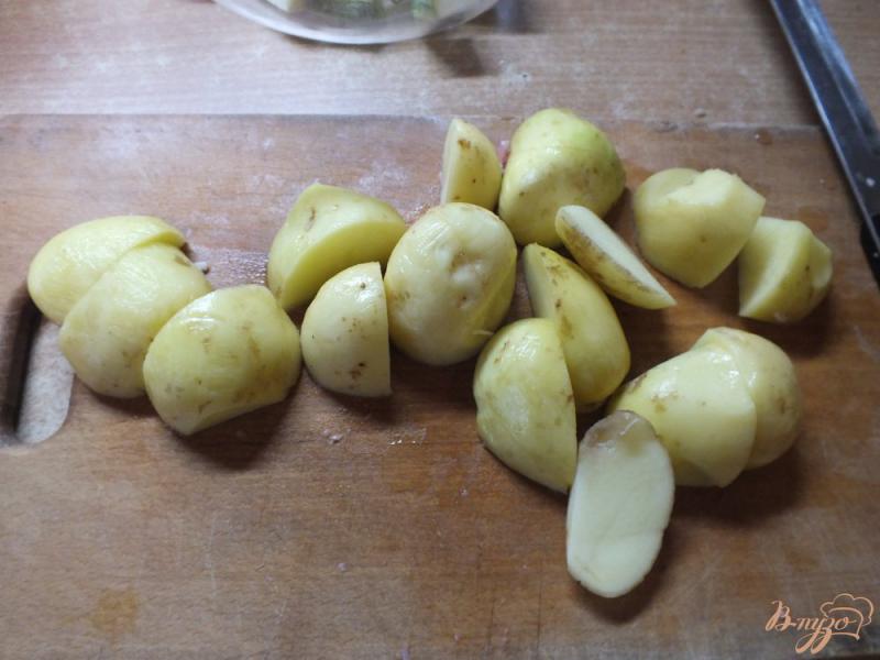 Фото приготовление рецепта: Свинина тушеная с молодым картофелем и овощами шаг №3