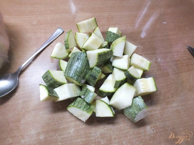 Фото приготовление рецепта: Свинина тушеная с молодым картофелем и овощами шаг №2