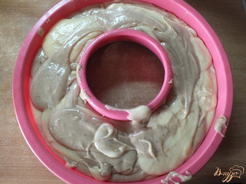 Фото приготовление рецепта: Пирог полосатый с какао шаг №8