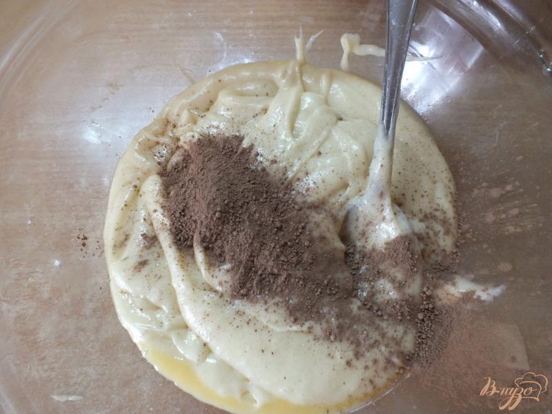 Фото приготовление рецепта: Пирог полосатый с какао шаг №7