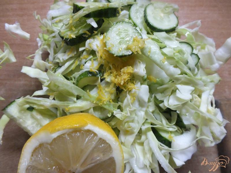 Фото приготовление рецепта: Салат с лимоном шаг №4