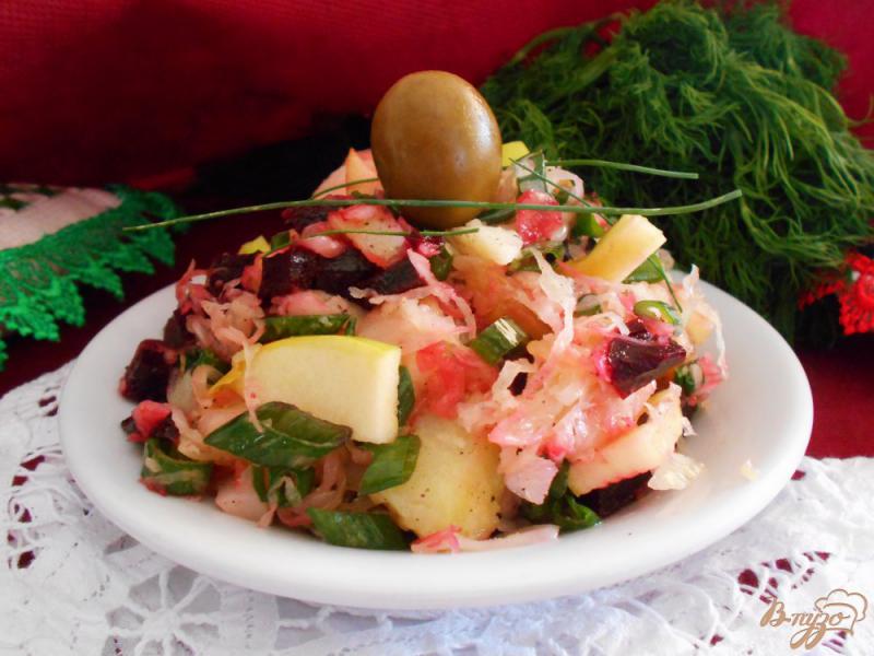 Фото приготовление рецепта: Салат со свеклой и яблоком шаг №5