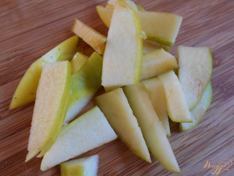 Фото приготовление рецепта: Салат со свеклой и яблоком шаг №1