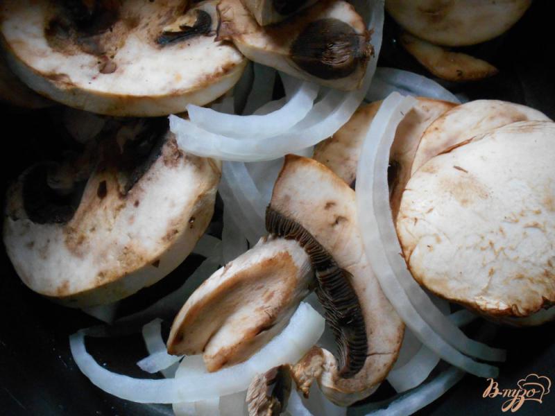 Фото приготовление рецепта: Кислая капуста тушеная с сосисками и грибами шаг №2