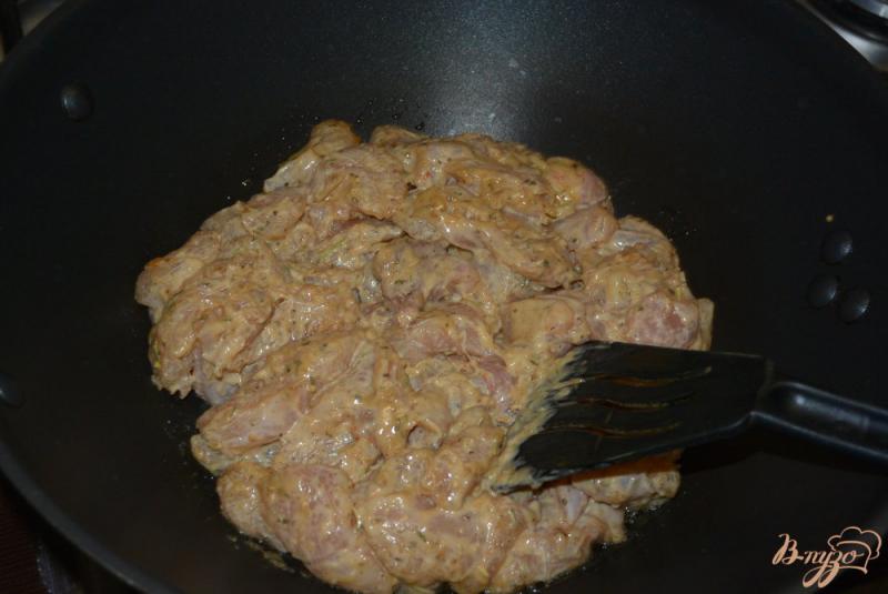 Фото приготовление рецепта: Куриное филе в арахисовом соусе шаг №8