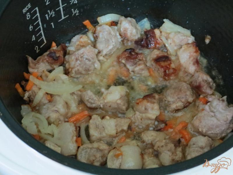 Фото приготовление рецепта: Рисовая каша со свининой в мультиварке шаг №6