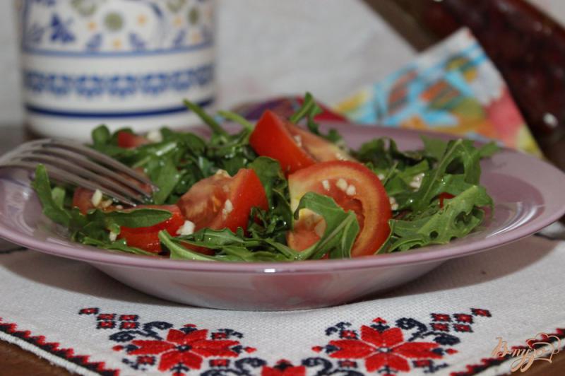 Фото приготовление рецепта: Салат с рукколой и помидорами шаг №6