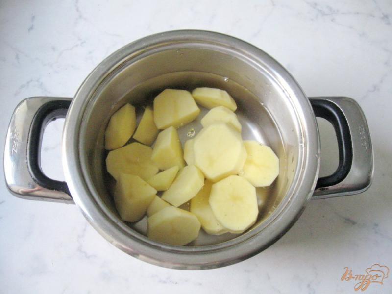 Фото приготовление рецепта: Картофельное пюре с брокколи и зеленым горошком шаг №1