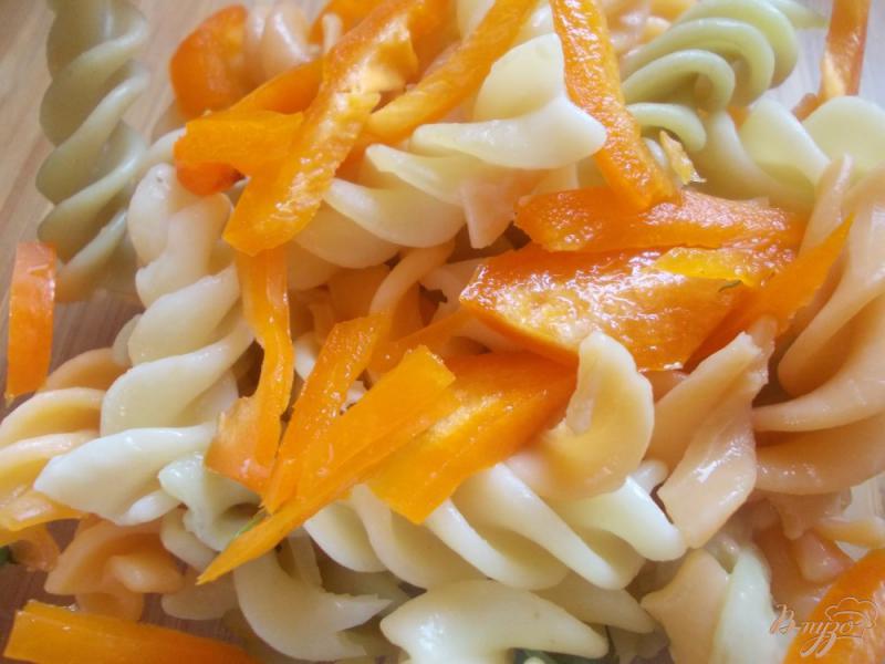 Фото приготовление рецепта: Итальянский салат с макаронами шаг №2