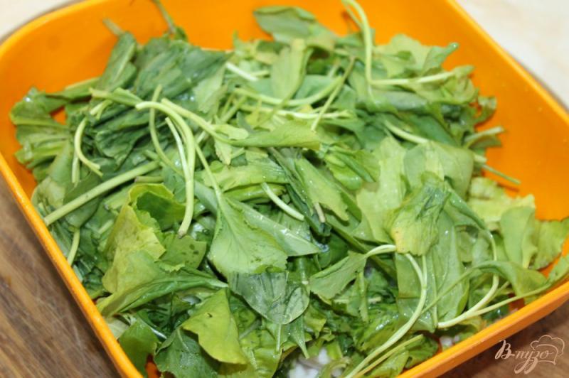Фото приготовление рецепта: Салат с утиной грудкой и жареными шампиньонами шаг №6