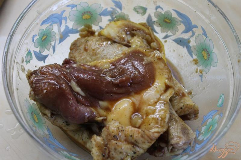 Фото приготовление рецепта: Утиные ножки обжаренные с медом и соевым соусом шаг №2