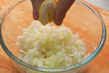 Янтарная форель запеченная с луком Янтарная форель запеченная с луком