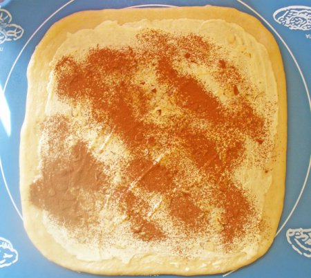 Булочки с ванильным кремом и орехами Булочки с ванильным кремом и орехами