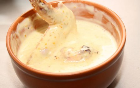 Куриные крылышки с медово-горчичным соусом Куриные крылышки с медово-горчичным соусом
