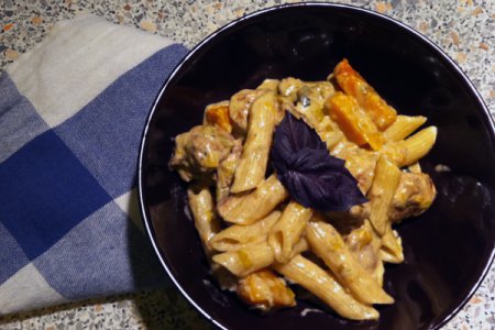 Пенне с тыквой и курицей Пенне с тыквой и курицей