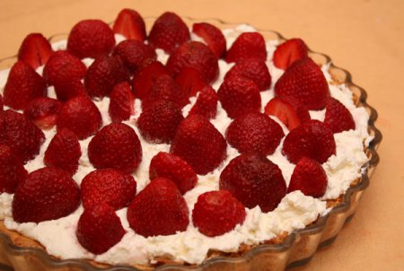Миндальный пирог с клубникой Миндальный пирог с клубникой