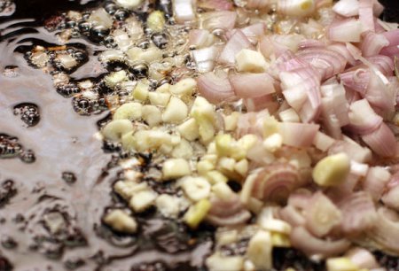 Рис со свининой, овощами и омлетом Рис со свининой, овощами и омлетом