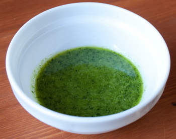 Сельдь под шубой с зеленым чесночным соусом