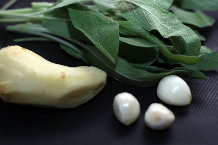 Курица с шалфеем в апельсиновом соусе Курица с шалфеем в апельсиновом соусе