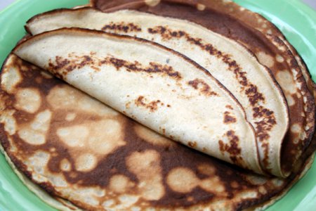 Канапе из блинов на шпажках Канапе из блинов на шпажках