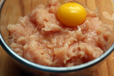 Сочные и хрустящие куриные крокеты Сочные и хрустящие куриные крокеты