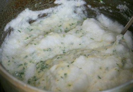 Рулет с зеленью и красной рыбой Рулет с зеленью и красной рыбой