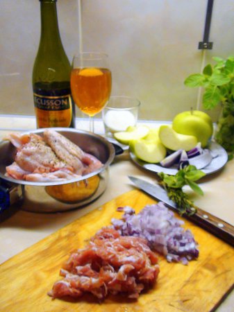 Курица с сидром и карелизованными яблоками. Cog au cidre. Курица с сидром и карелизованными яблоками. Cog au cidre.