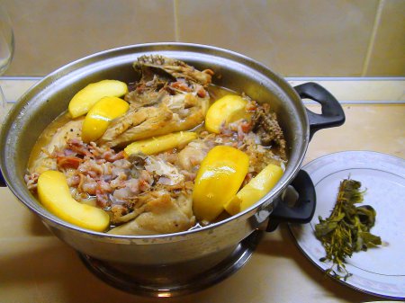 Курица с сидром и карелизованными яблоками. Cog au cidre. Курица с сидром и карелизованными яблоками. Cog au cidre.