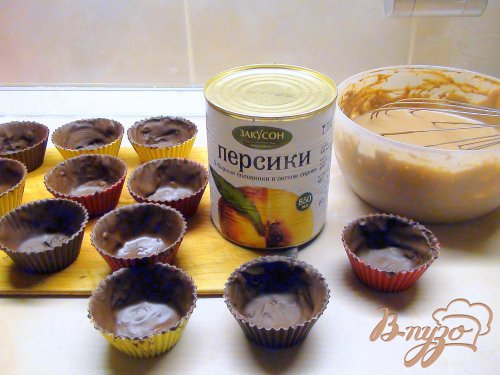 Корзиночки из шоколада с персиками и шоколадным муссом. Корзиночки из шоколада с персиками и шоколадным муссом.