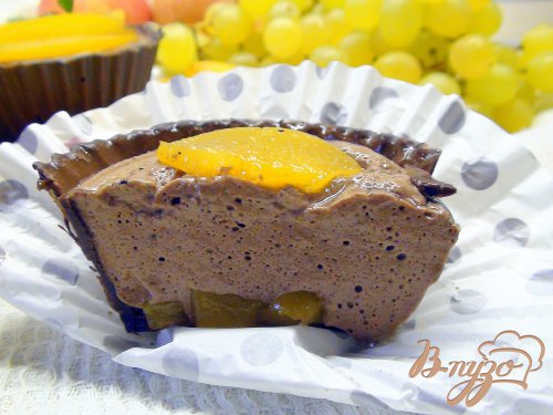 Корзиночки из шоколада с персиками и шоколадным муссом. Корзиночки из шоколада с персиками и шоколадным муссом.