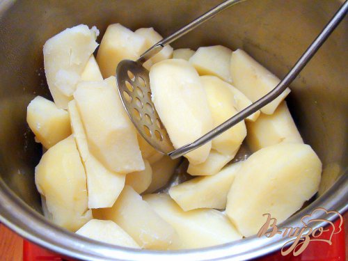Ароматное картофельное пюре с кинзой и чесноком. Ароматное картофельное пюре с кинзой и чесноком.