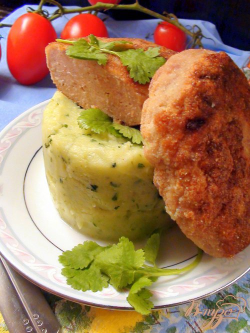 Ароматное картофельное пюре с кинзой и чесноком. Ароматное картофельное пюре с кинзой и чесноком.