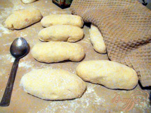 Жареные пирожки из творожного теста с начинкой из ветчины и сыра. Жареные пирожки из творожного теста с начинкой из ветчины и сыра.