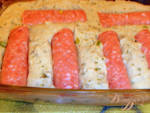 Картофельная запеканка из ароматного пюре с кинзой и сырно-колбасными рулетиками. Картофельная запеканка из ароматного пюре с кинзой и сырно-колбасными рулетиками.