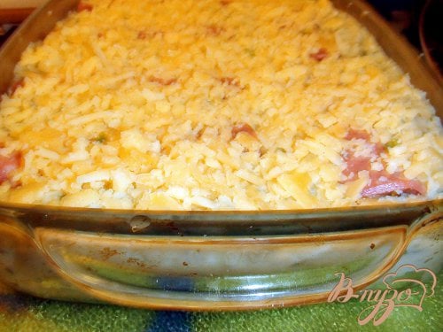 Картофельная запеканка из ароматного пюре с кинзой и сырно-колбасными рулетиками. Картофельная запеканка из ароматного пюре с кинзой и сырно-колбасными рулетиками.