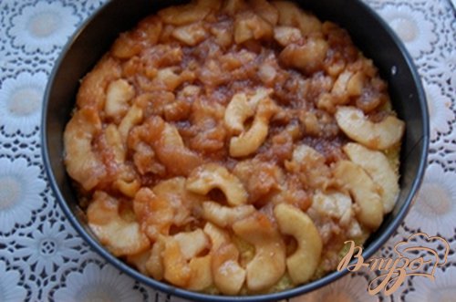 Яблочный торт с карамельным Баварским муссом с корицей Яблочный торт с карамельным Баварским муссом с корицей