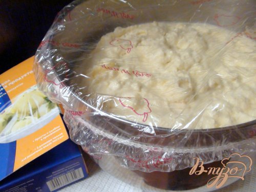Творожная запеканка с изюмом и сметанным соусом. Классика жанра. Творожная запеканка с изюмом и сметанным соусом. Классика жанра.