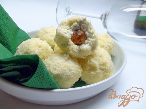«Конфетки» из сыра. Эффектная и вкусная закуска. «Конфетки» из сыра. Эффектная и вкусная закуска.