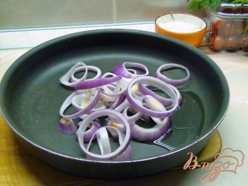 Баклажаны с карамелизованным луком и кедровыми орешками. Баклажаны с карамелизованным луком и кедровыми орешками.