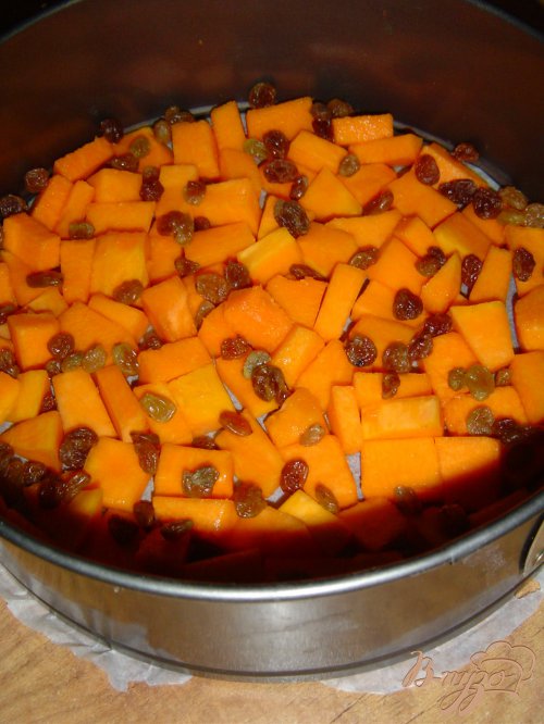 Шарлотка с тыквой и изюмом Шарлотка с тыквой и изюмом