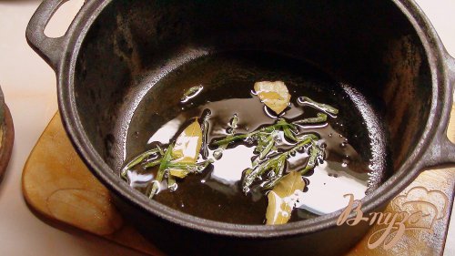 Курочка с картошечкой, тушённая почти в печи, с оливками и помидорами. Курочка с картошечкой, тушённая почти в печи, с оливками и помидорами.