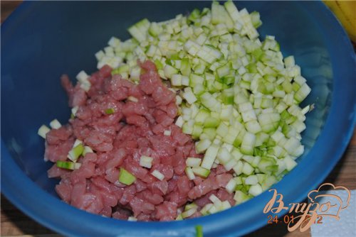 Манты с рубленным мясом и цукини Манты с рубленным мясом и цукини