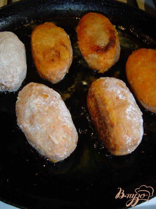 Морковные котлеты с яблоками, курагой и изюмом Морковные котлеты с яблоками, курагой и изюмом